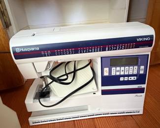 Husqvarna Viking Freesia 425 Sewing Machine