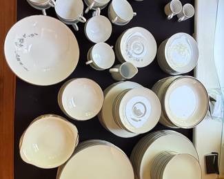 Noritake Fremont 6127 China Set