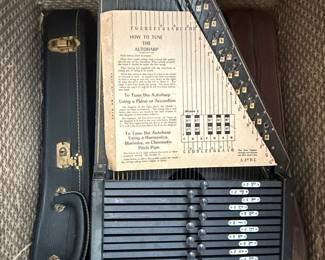 Oscar Schmidt Autoharp with Song Folio
