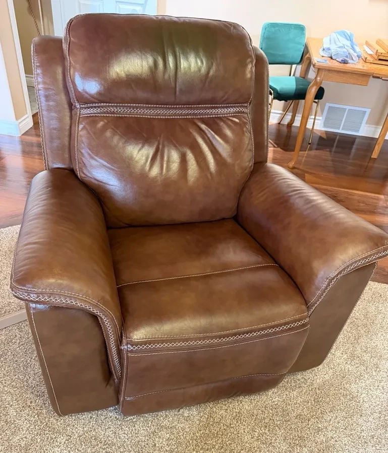 001 Leather Electric Recliner by Leggett Platt