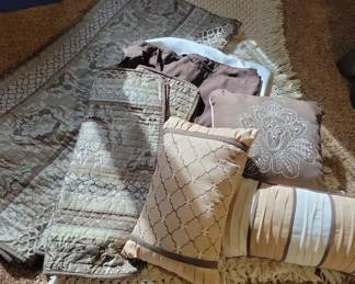 Queen Bedding Set