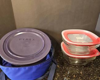 Pyrex  Rubbermaid Glass Serving Bowls