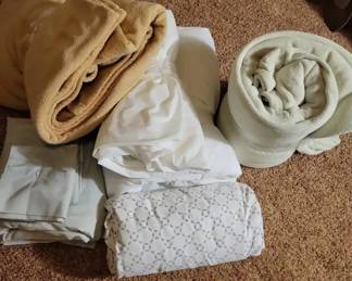 Blankets  Sheet Sets