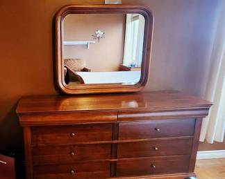 Carlisle Collection Eight Drawer Dresser