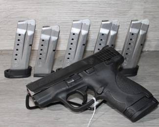 Smith & Wesson M & P Shield 9mm, 3.125" bbl, six magazine clip, polymer black semi auto pistol SN HTT9571  **ATF LAWS APPLY**