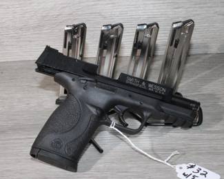 Smith & Wesson 22LR, 3.56"bbl five magazine clip Pistol Model M & P22 compact SN HHE4071 **ATF LAWS APPLY**