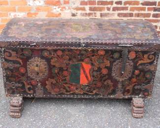 17th or 18th Century Chinese Trunk Very Decorated resting on Carved Dragon Heads,