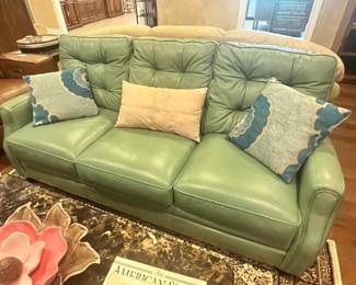 WONDERFUL FLEXSTEEL GREEN LEATHER SOFA