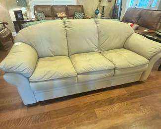 MODERN WHITE LEATHER COMFY SOFA