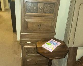 2 - MATCHING NIGHTSTANDS