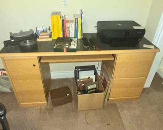 COMPUTER DESK