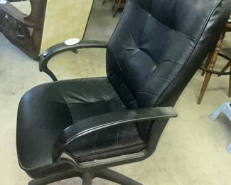 LEATHER OFFICE CHAIR