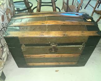 WONDERFUL ANTIQUE TRUNK