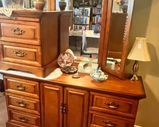 BEAUTIFUL BEDROOM SET BY "NEW CLASSIC"