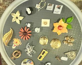 PINS / BROOCHES