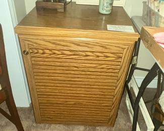 SEWING MACHINE CABINET w/ AIR-LIFT MECHANISM