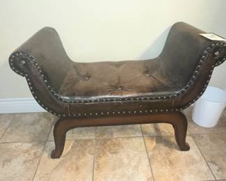 STYLISH LEATHER DRESSING BENCH