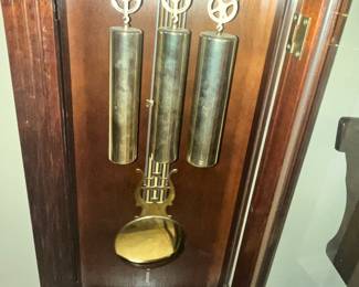 HAS LYRE PENDULUM & CABLE WEIGHT DRIVE