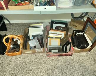 LOTS OF FINE PICTURE FRAMES
