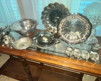 FORMAL SERVING PIECES