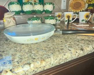 VINTAGE CORNING SKILLET w/ LID FLORAL BOUQUET