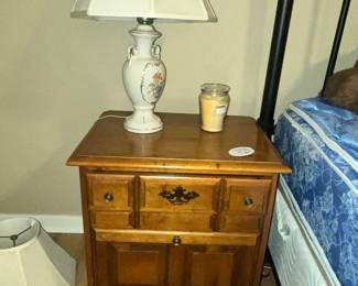 MAPLE NITESTAND