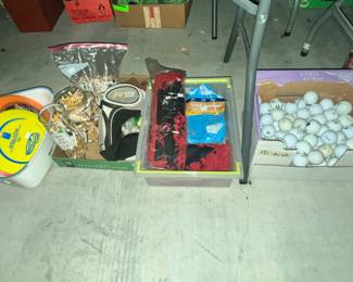 LOTS OF GOLFING ITEMS - INCLUDING FRISBEE GOLF