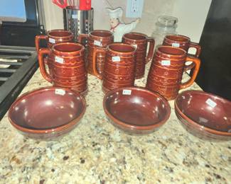 MATCHING MUGS & BOWLS