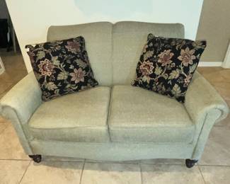 MATCHING LOVE SEAT