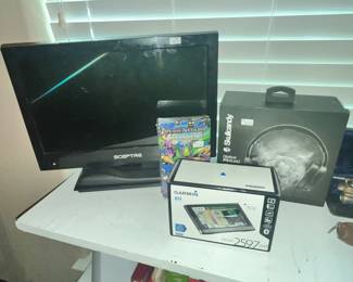 SCEPTER MON ITOR, GARMIN GPS, SKULLCANDY HEADPHONES