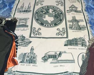 VICTORIA JAQUARD THROW