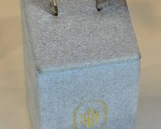 Vintage Three-Stone Diamond Engagement Ring in White Gold – Classic Round & Trillion Cut Bridal Ring