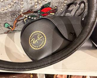 Ray-Ban Sunglasses with Case – Classic Designer Eyewear by Luxottica.