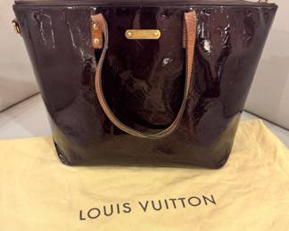 Louie Vuitton Tote Bag (zipper issue)