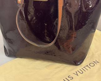 Louie Vuitton Tote Bag (zipper issue)