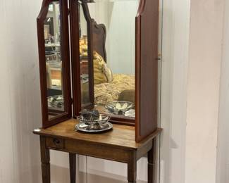Antique Mahogany Vanity Dressing Table with Tri-Fold Mirror – Classic Bedroom Makeup Table