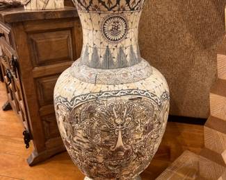 Antique Chinese Porcelain Floor Vase with Dragon Motif – Large Decorative Asian Ceramic Vase.