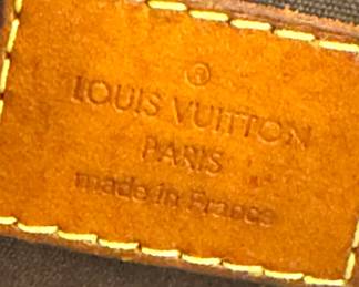 Louie Vuitton Tote Bag (zipper issue)