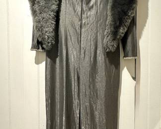 Vintage Metallic Silver Evening Coat – Faux Fur Collar Glam Statement Outerwear