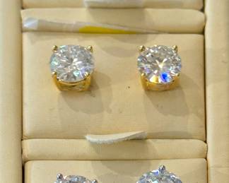 Round Brilliant Diamond Stud Earrings – Classic Solitaire Diamond Earrings in 14K Gold & White Gold Settings