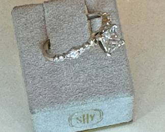 Pricess cut 1 cara. G or H vs2