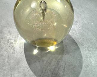 Murano Style Gold Aventurine Art Glass Apple Paperweight – Hand-Blown Decorative Fruit with Etched Signature