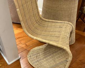 Vintage Wicker Z-Shape Lounge Chair – Mid-Century Modern Rattan Accent Chair.