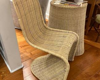 Vintage Wicker Z-Shape Lounge Chair – Mid-Century Modern Rattan Accent Chair.