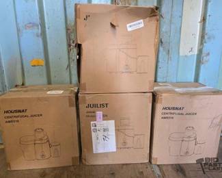 3038  4 Juicers 