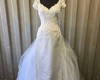 7024  Vintage White Lace Wedding Dress 