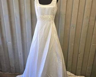 7016  Vintage White Wedding Dress 
