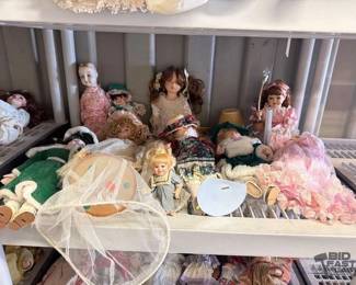 7596  Porcelain Dolls 