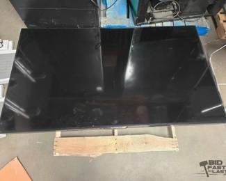 2622  Sharp Aquos 80 TV 