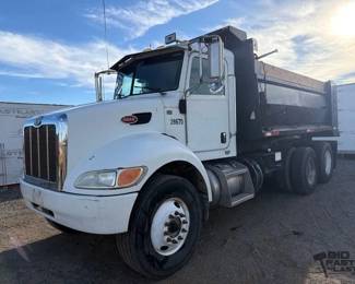 140  2013 Peterbilt 348 
